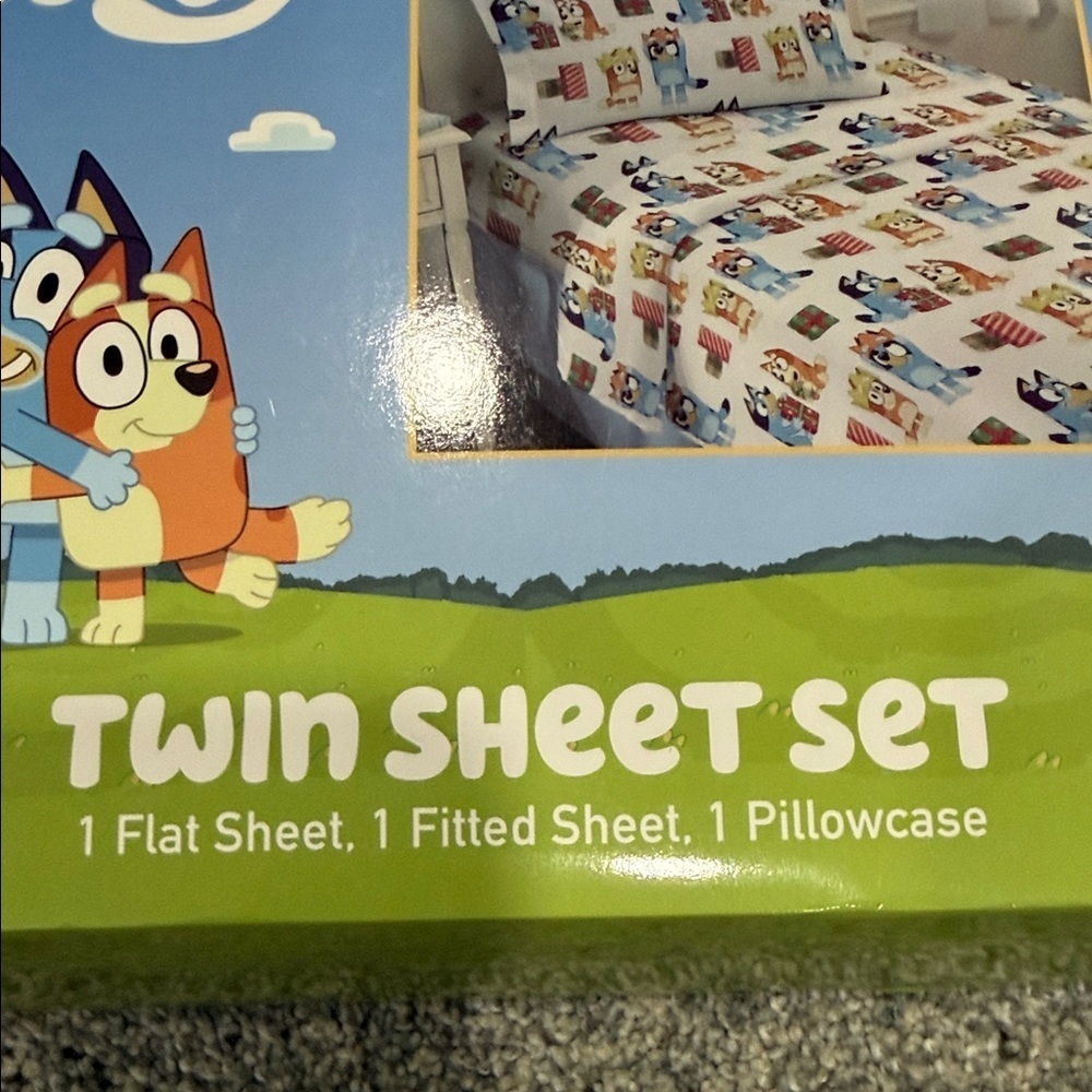 Bluey Twin Sheet Set - Colorful Design - Picture 2 of 6